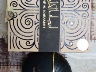 عطور وميداليات للبيع